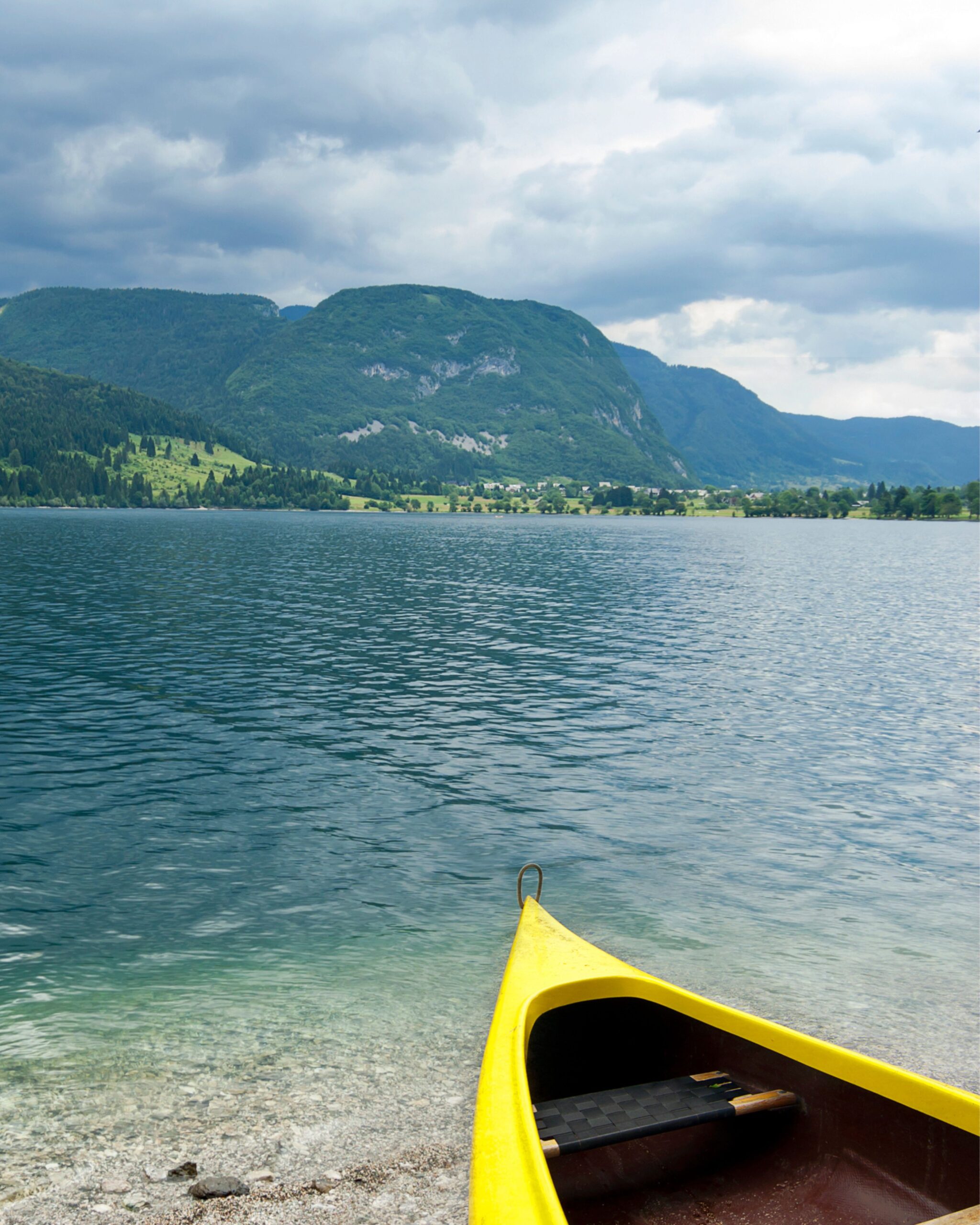 lac bohinj en slovénie