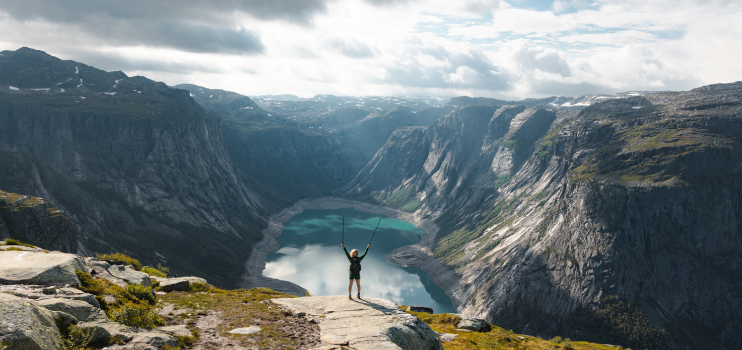 femme paysage époustouflant norvège