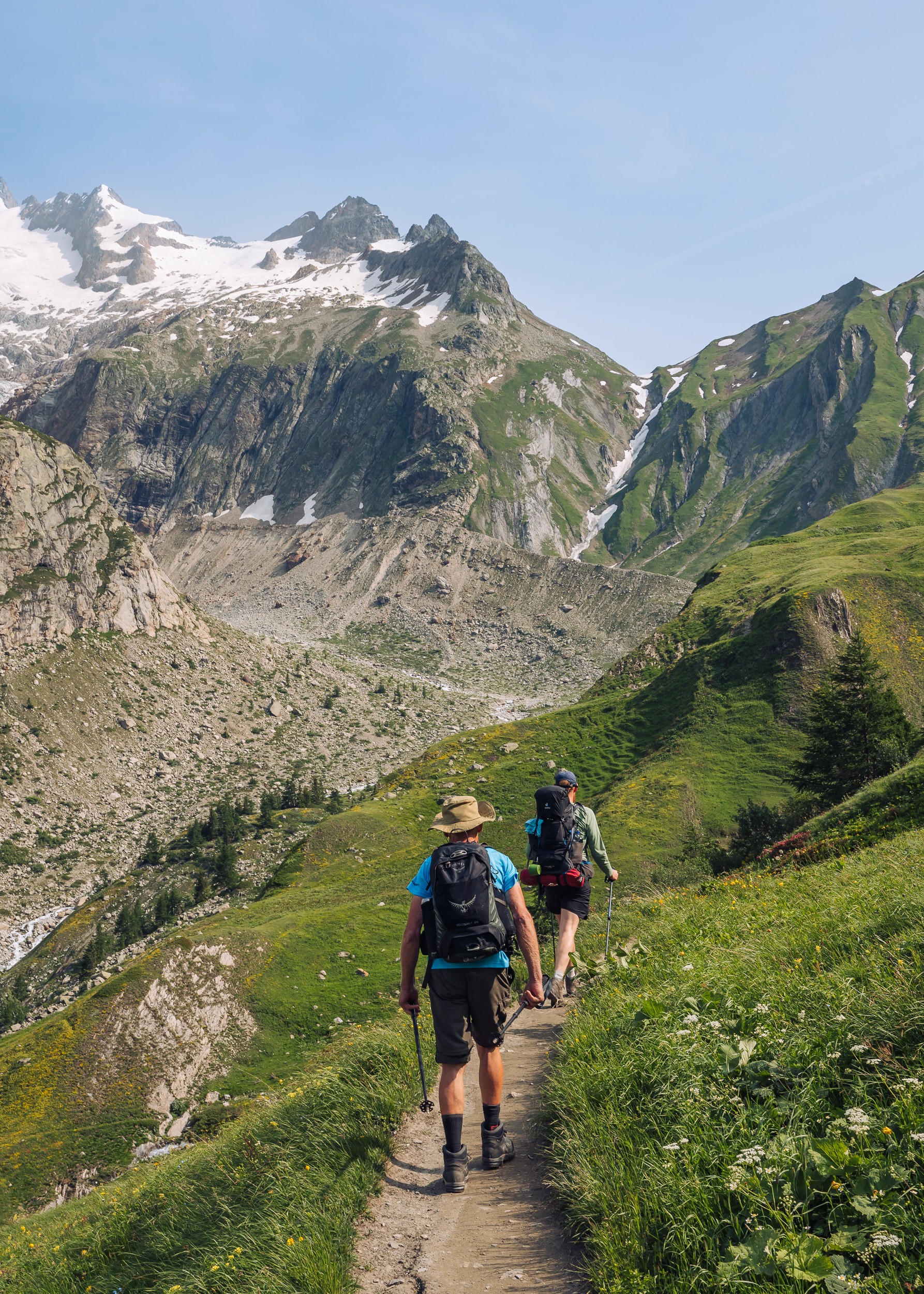 randonneurs tour du mont blanc france